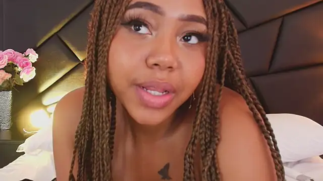 Snapshot of AngelaRoberts chatting on 09.27.25 AngelaRoberts online show from 09.27.25