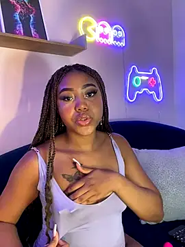 Snapshot of AngelaRoberts chatting on 09.28.25 AngelaRoberts online show from 09.28.25