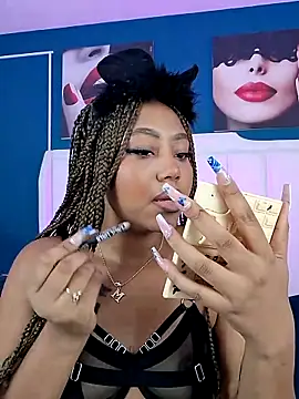 Snapshot of AngelaRoberts chatting on 10.16.25 AngelaRoberts online show from 10.16.25