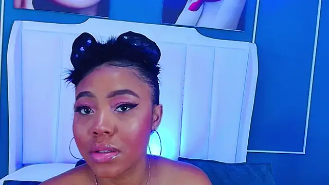 Snapshot of AngelaRoberts chatting on 10.20.25 AngelaRoberts online show from 10.20.25