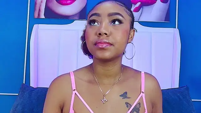 Snapshot of AngelaRoberts chatting on 10.21.25 AngelaRoberts online show from 10.21.25