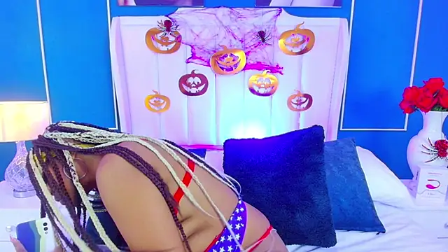 Snapshot of AngelaRoberts chatting on 10.30.25 AngelaRoberts online show from 10.30.25