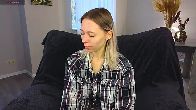 NyxaThorn online show from 09.27.25