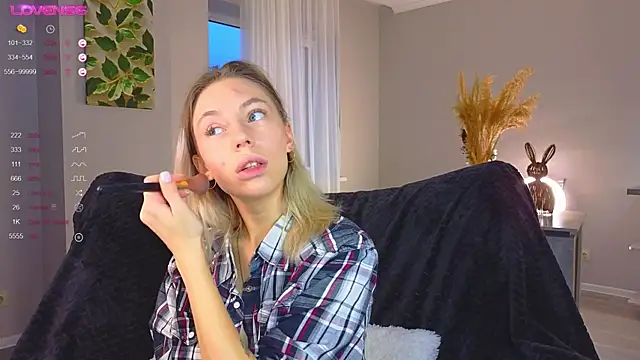 NyxaThorn online show from 10.13.25