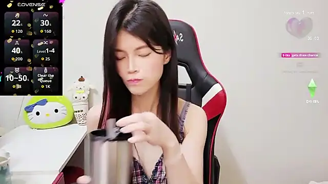 Snapshot of Alina10932 chatting on 09.18.25 Alina10932 online show from 09.18.25