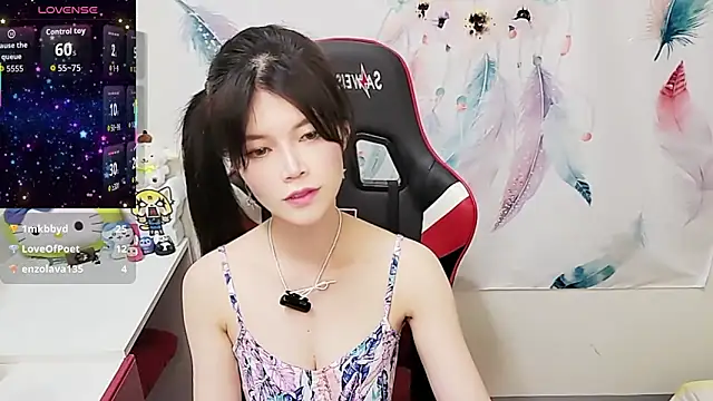 Snapshot of Alina10932 chatting on 10.30.25 Alina10932 online show from 10.30.25