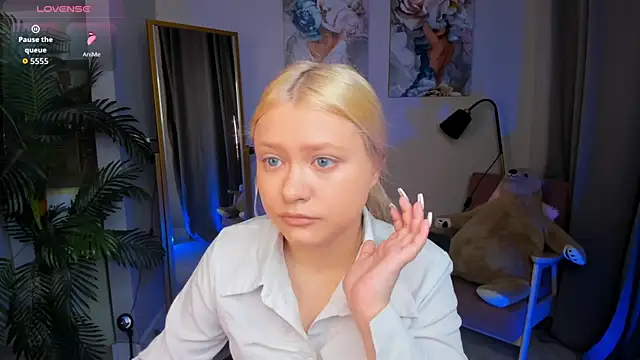 Millie Vanillies online show from 09.10.25