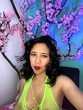 Esmeraldagh  online show from 10.03.25