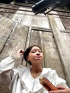   Nhug  05 online show from 09.10.25