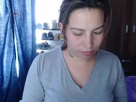 cloequeen15 online show from 11.26.25