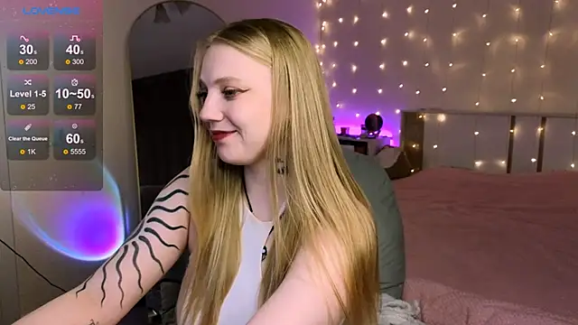 Snapshot of RebeccaAster chatting on 09.16.25 RebeccaAster online show from 09.16.25