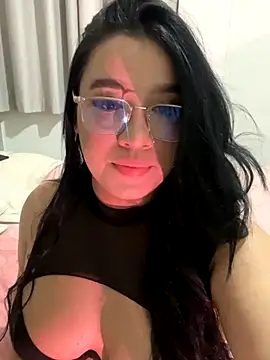 Snapshot of Aliciawhitee chatting on 10.28.25 Aliciawhitee online show from 10.28.25