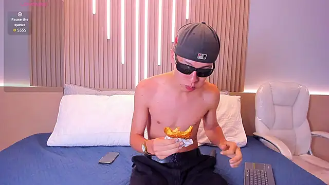 Abraham horny18 online show from 10.28.25