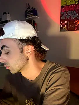 Snapshot of Inside_priv chatting on 10.13.25 Inside priv online show from 10.13.25