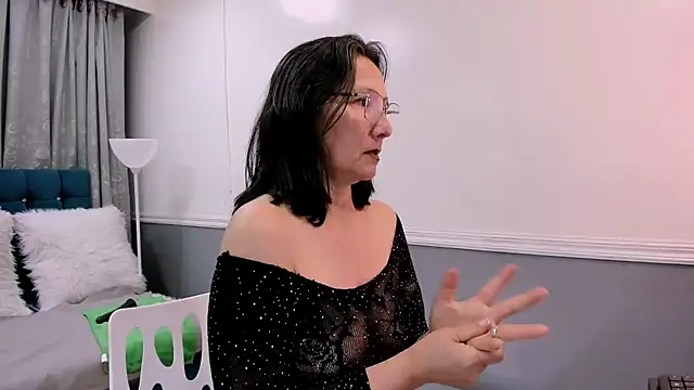 Snapshot of Oriana_Jhonson chatting on 10.17.25 Oriana Jhonson online show from 10.17.25