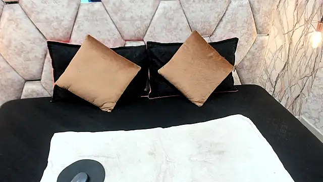 EXOTIC EBONY  online show from 10.05.25