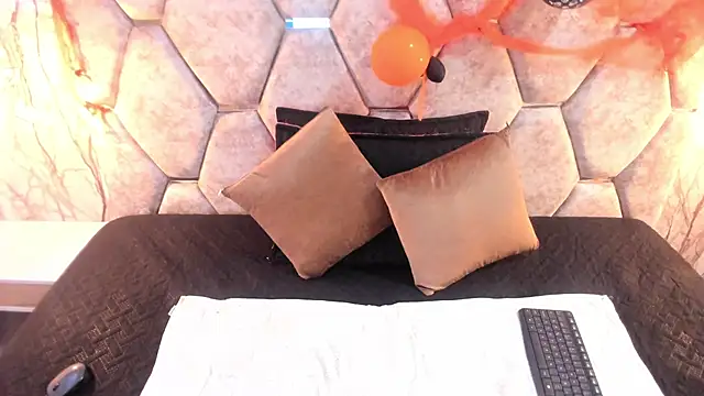 EXOTIC EBONY  online show from 10.30.25