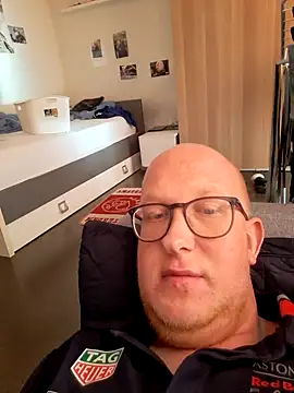 geilerd122 online show from 10.18.25