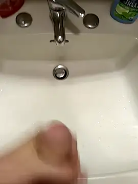 Snapshot of Empi19cm chatting on 09.18.25 Empi19cm online show from 09.18.25