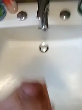 Snapshot of Empi19cm chatting on 10.08.25 Empi19cm online show from 10.08.25