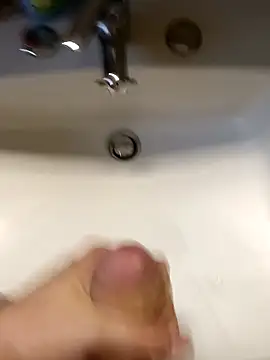 Snapshot of Empi19cm chatting on 10.16.25 Empi19cm online show from 10.16.25