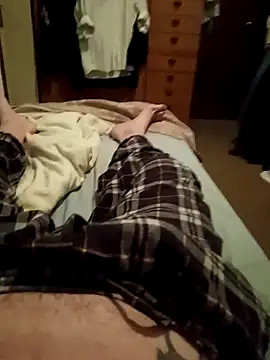 Snapshot of Empi19cm chatting on 10.18.25 Empi19cm online show from 10.18.25