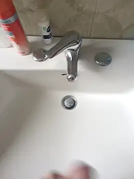 Snapshot of Empi19cm chatting on 10.21.25 Empi19cm online show from 10.21.25