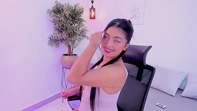 Snapshot of kylerose07 chatting on 10.06.25 kylerose07 online show from 10.06.25