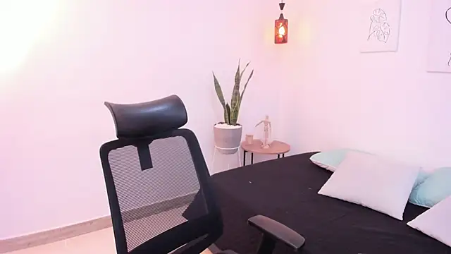 Snapshot of kylerose07 chatting on 10.11.25 kylerose07 online show from 10.11.25