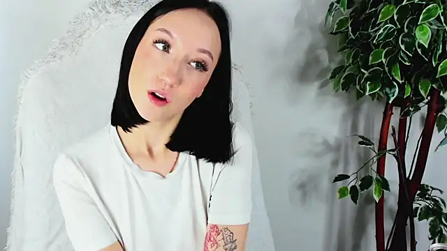 EileenMoores online show from 09.18.25