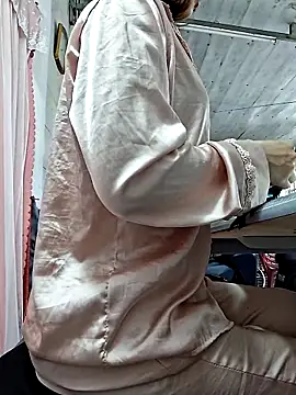 irina hana online show from 12.17.25