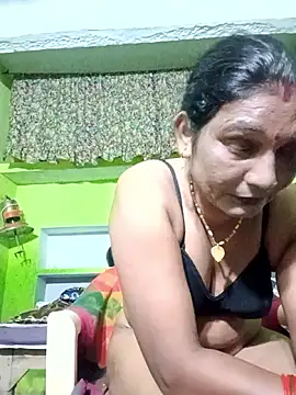 Snapshot of ZIVAA chatting on 10.04.25 ZIVAA online show from 10.04.25