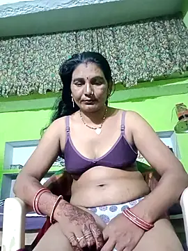 Snapshot of ZIVAA chatting on 10.12.25 ZIVAA online show from 10.12.25