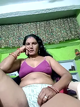 Snapshot of ZIVAA chatting on 10.16.25 ZIVAA online show from 10.16.25