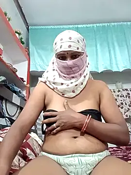 Snapshot of ZIVAA chatting on 10.21.25 ZIVAA online show from 10.21.25