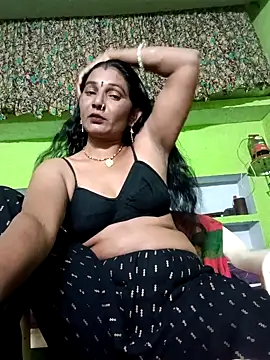 Snapshot of ZIVAA chatting on 10.27.25 ZIVAA online show from 10.27.25