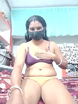 Snapshot of ZIVAA chatting on 10.29.25 ZIVAA online show from 10.29.25