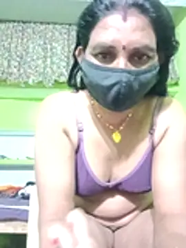 Snapshot of ZIVAA chatting on 10.29.25 ZIVAA online show from 10.29.25