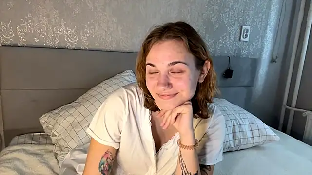 SunPunnyGirl online show from 10.13.25