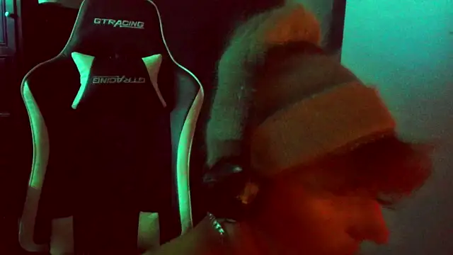 Snapshot of Robbin_Bnks chatting on 09.30.25 Robbin Bnks online show from 09.30.25