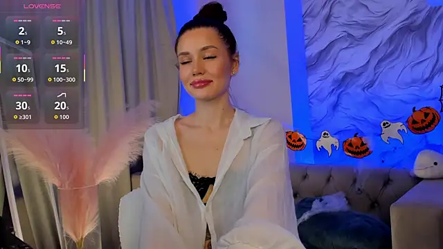 Aria Mila online show from 10.27.25