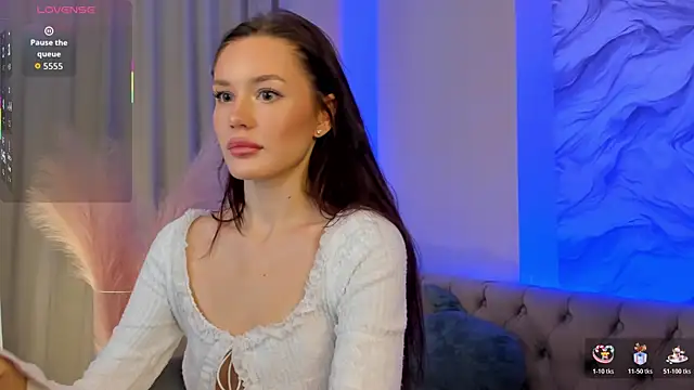 Aria Mila online show from 11.10.25