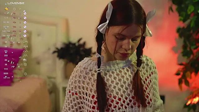 Snapshot of ambershoney chatting on 10.20.25 ambershoney online show from 10.20.25