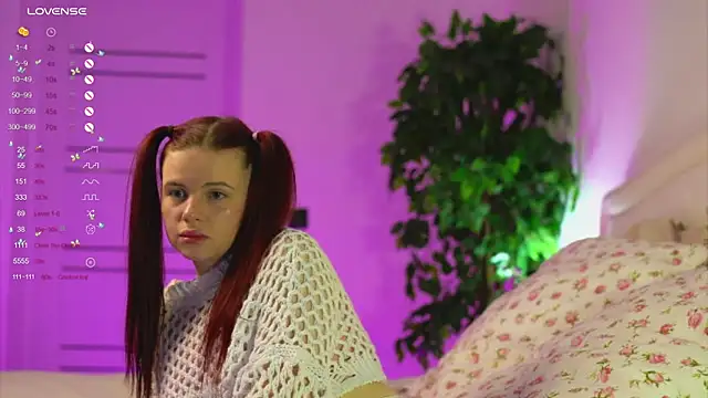 Snapshot of ambershoney chatting on 10.21.25 ambershoney online show from 10.21.25