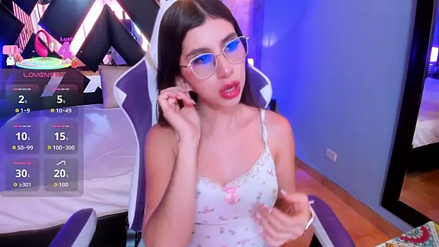 Emma Petiite online show from 01.09.26