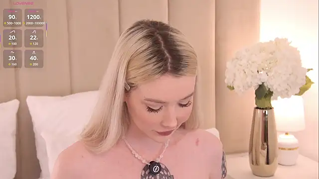 Snapshot of Nesolla chatting on 10.06.25 Nesolla online show from 10.06.25