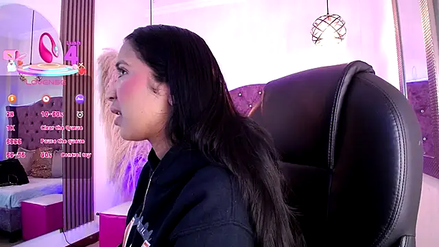 SophiaWalker 1 online show from 11.17.25