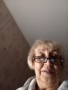 Snapshot of Anatolia5961 chatting on 10.22.25 Anatolia5961 online show from 10.22.25