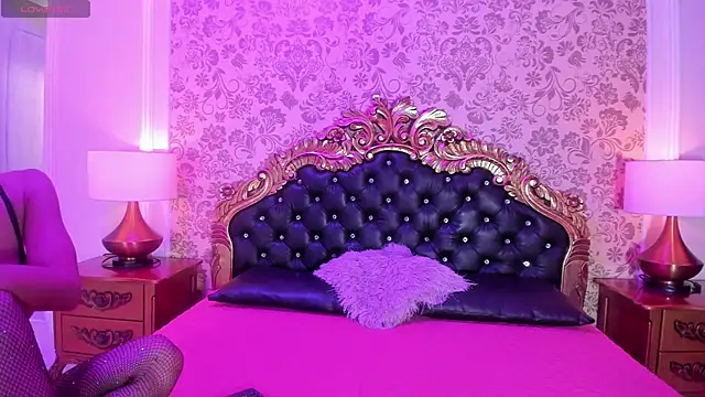 Lola Pierce online show from 09.16.25