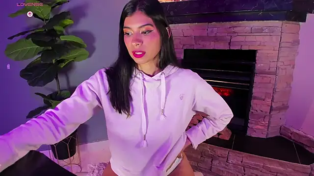 Lola Pierce online show from 10.22.25